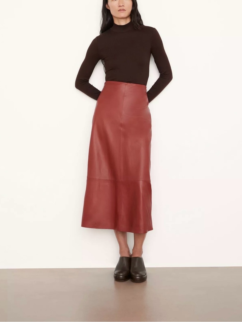 Vince Womens Mid-Rise Leather Gathered Skirt, Raspberry Red SIZE:S/P